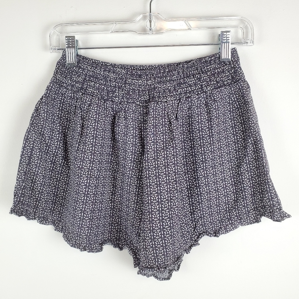 AMERICAN Eagle XS Pull on Shorts Black & white print Ruffled trim - Picture 2 of 9